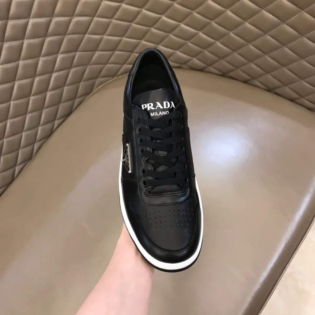 P380 Yuan 38-45 Prada Prada’s new men’s leather sports shoes, the highest version on the market, any comparison is welcome🆚! The original leather has excellent texture and is super high-end! Fetal sheep net lining imported from Italy, removable pad! Luxurious materials and fine workmanship, highly recommended!